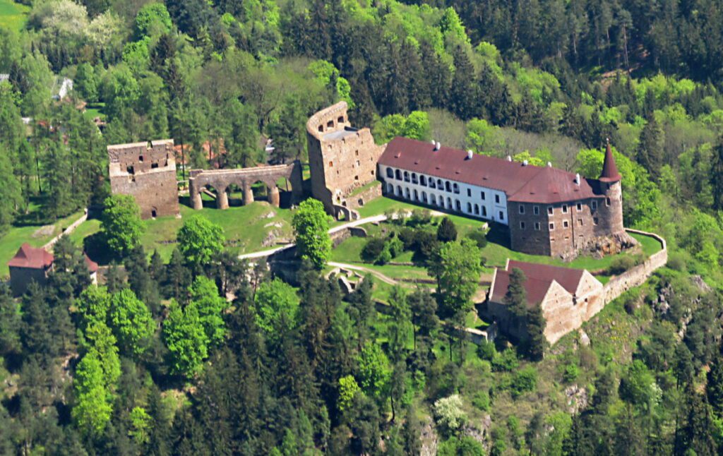 Easter in Sušice and its surroundings: Castles, museum and permoníky