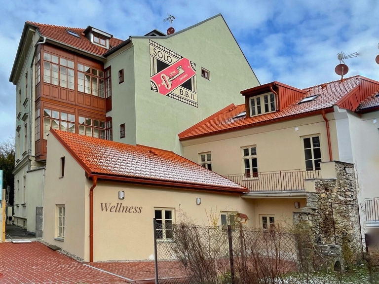 Apartmány Bašta, pohled z ulice Příkopy na apartmány a wellness